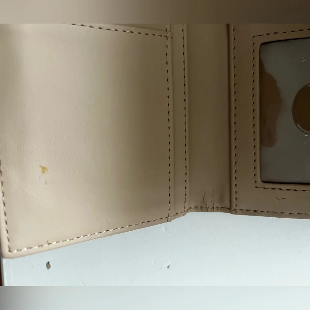 Pink Guess Wallet - Picture 4 of 4